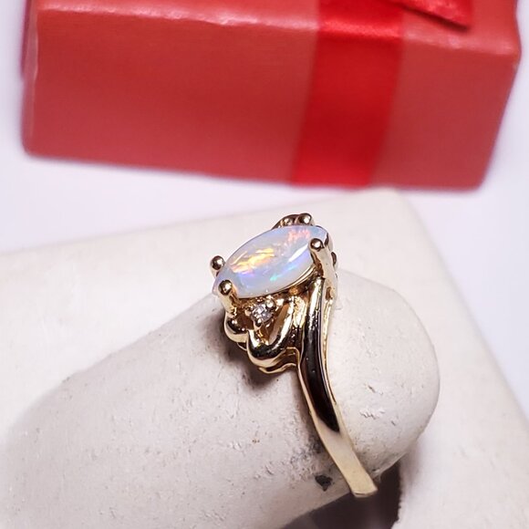 Estate 1/3ctw Precious White Opal and Diamond in hearts Rogers 10Kt YG Ring22102 - Picture 3 of 6